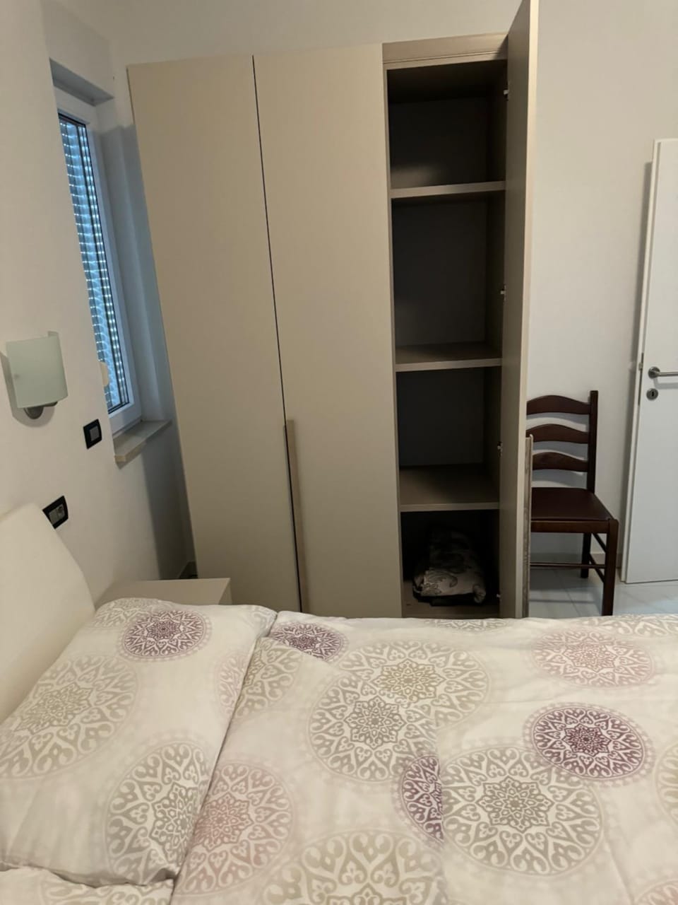 Bed, Bedroom, wardrobe, air conditioner