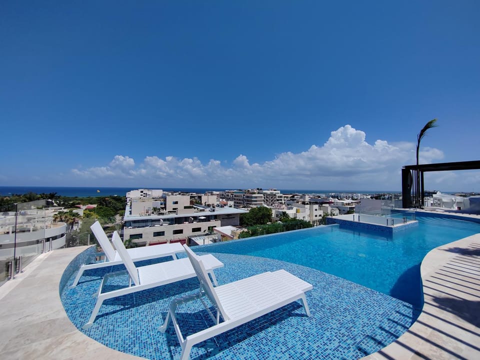 Day, Swimming pool, sunbed