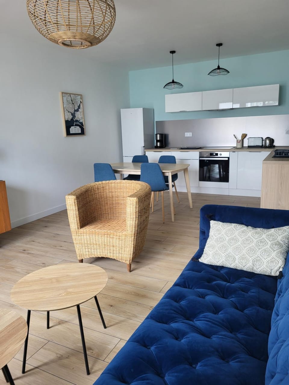 Kitchen or kitchenette, Dining area, stove