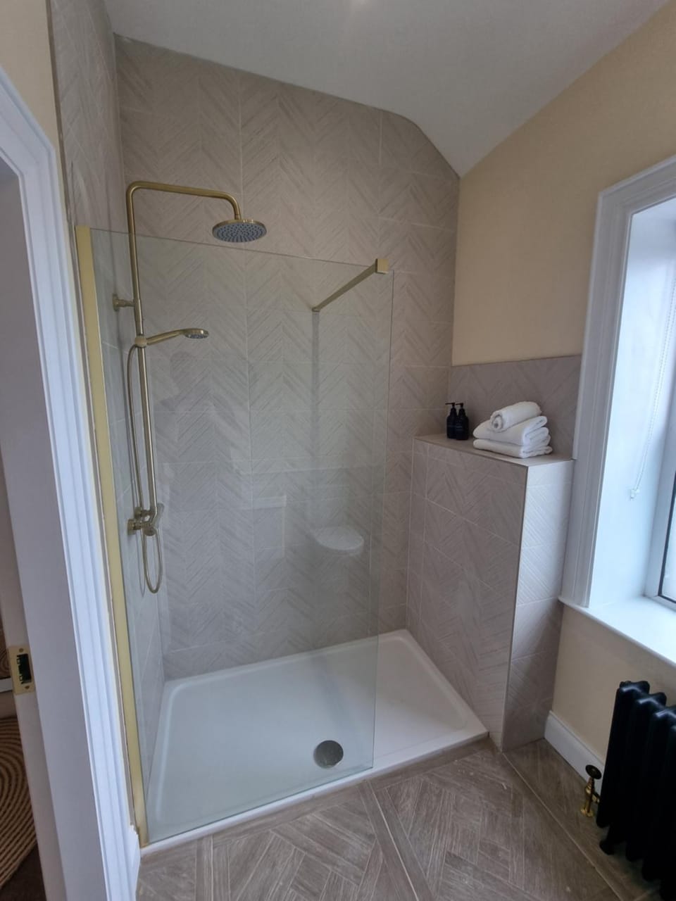 Shower, Bathroom, towels