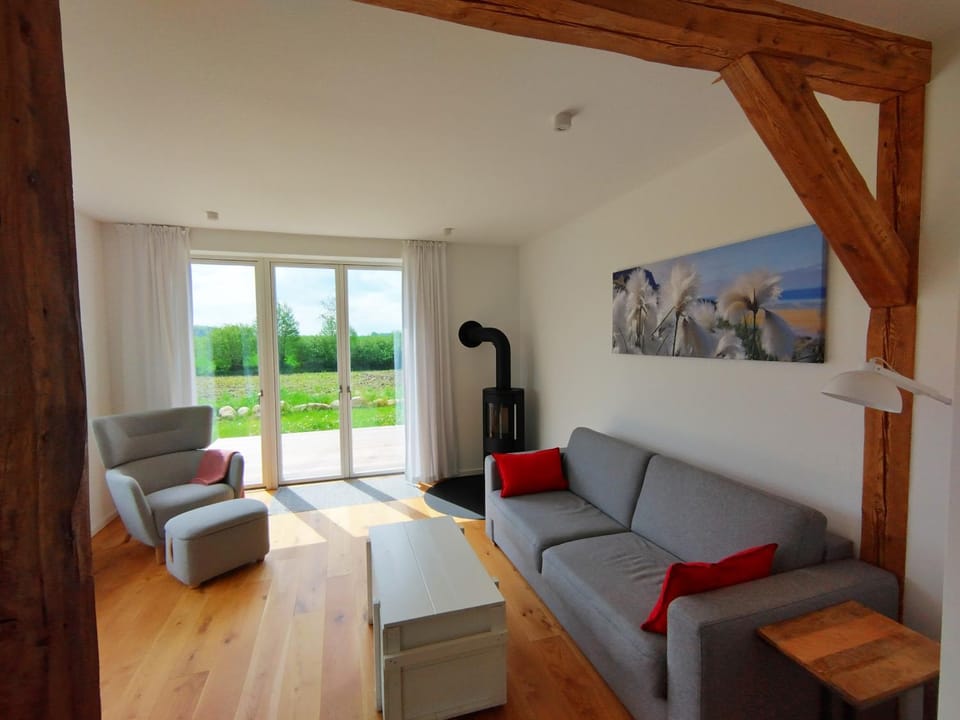 Living room, Photo of the whole room, Seating area, oven