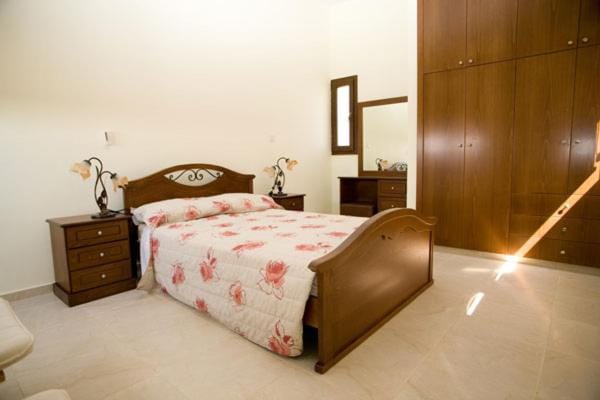 Villa Emilia-Pafia Villa in Yeroskipou