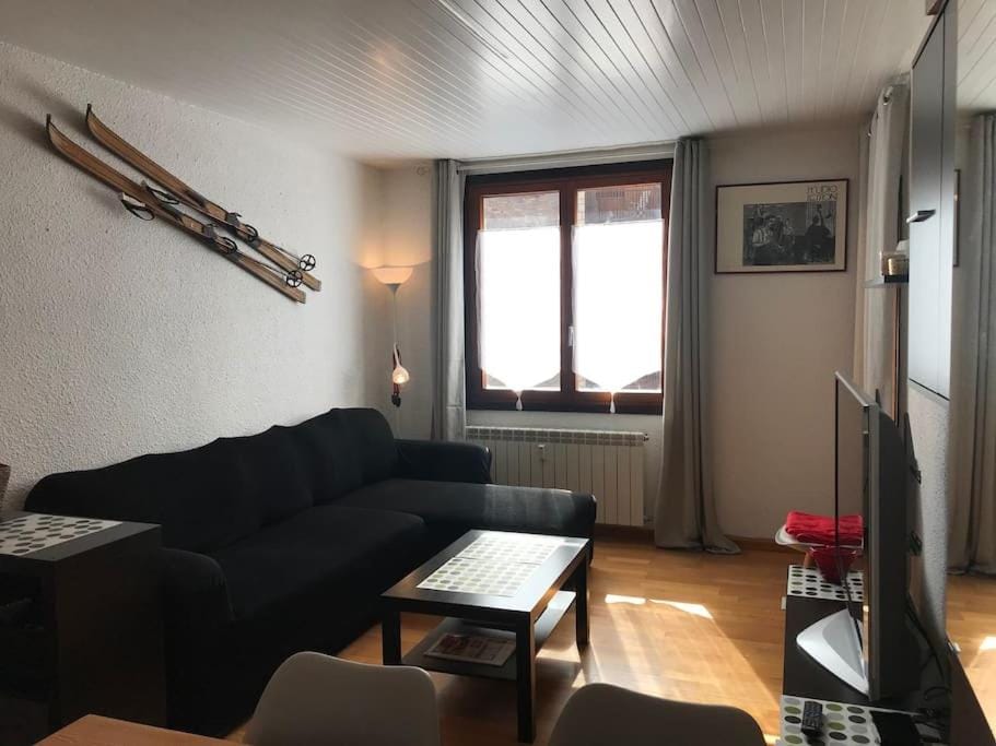 Communal lounge/ TV room, TV and multimedia, Living room, Seating area