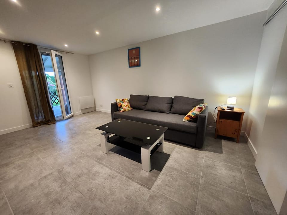 Lafé, paisible studio Apartment in Occitanie
