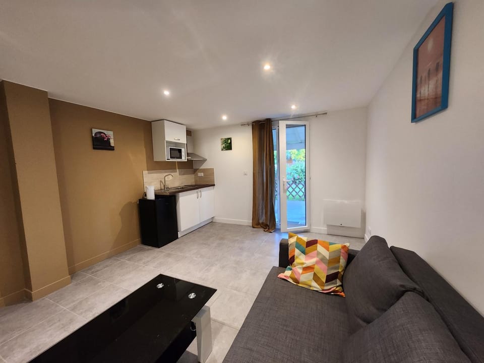 Lafé, paisible studio Apartment in Occitanie