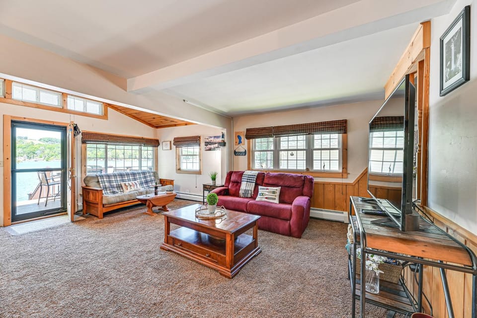Cottage on Lamoka Lake w/ Deck, Grill & 3 Kayaks House in Finger Lakes