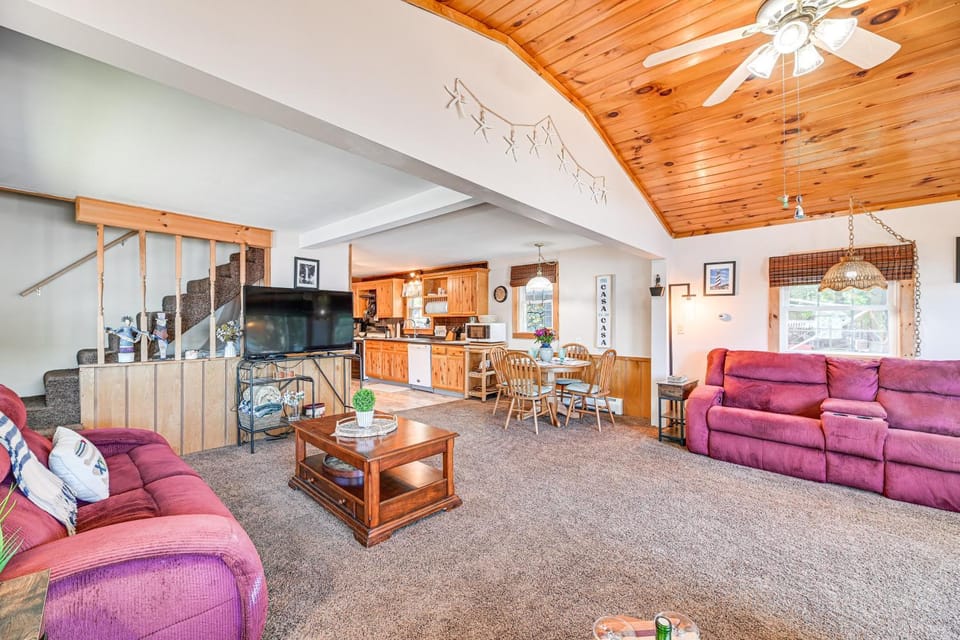 Cottage on Lamoka Lake w/ Deck, Grill & 3 Kayaks House in Finger Lakes
