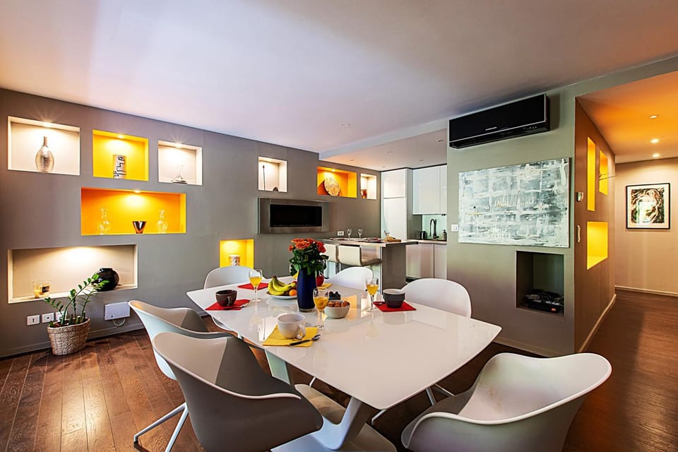 TV and multimedia, Kitchen or kitchenette, Living room, Seating area, Dining area