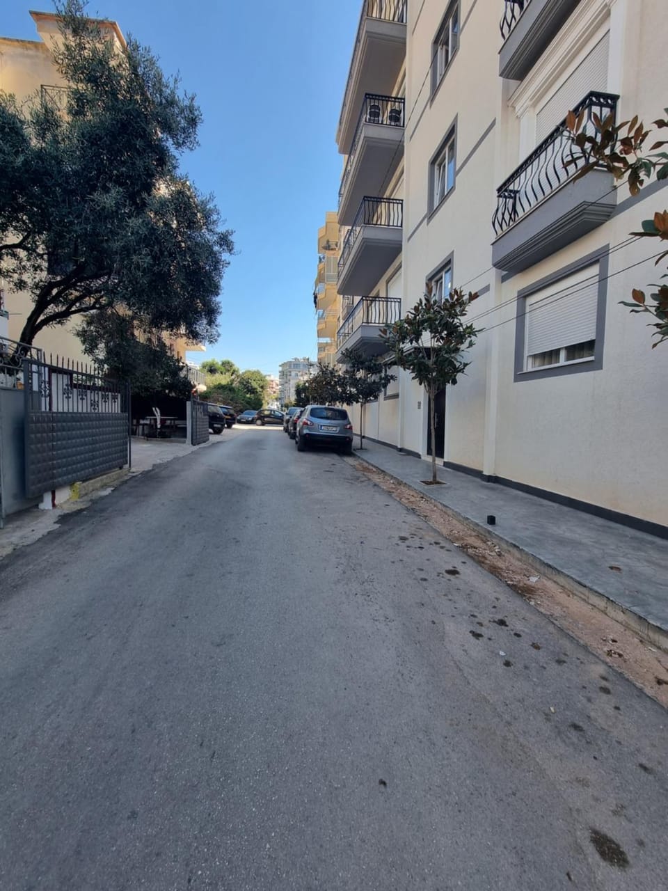 Property building, Day, Neighbourhood, Street view, Location