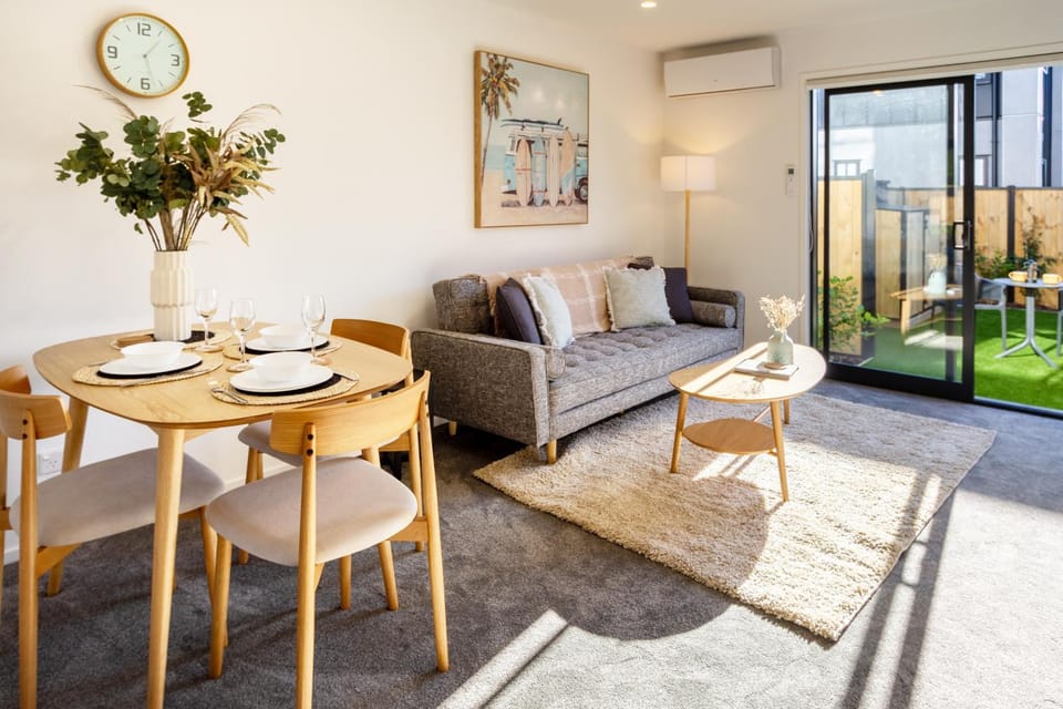 Living room, Seating area, Dining area, Garden view