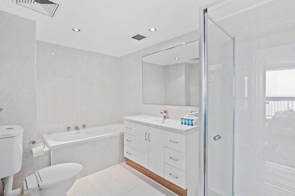 18th Floor Ocean Views at Imperial Surf - Hosted by Coastal Letting Co. Apartment in Burleigh Heads