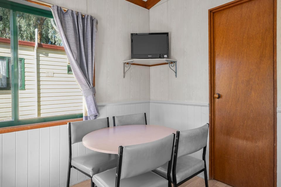 Albury Holiday Park Campground/ 
RV Resort in Albury
