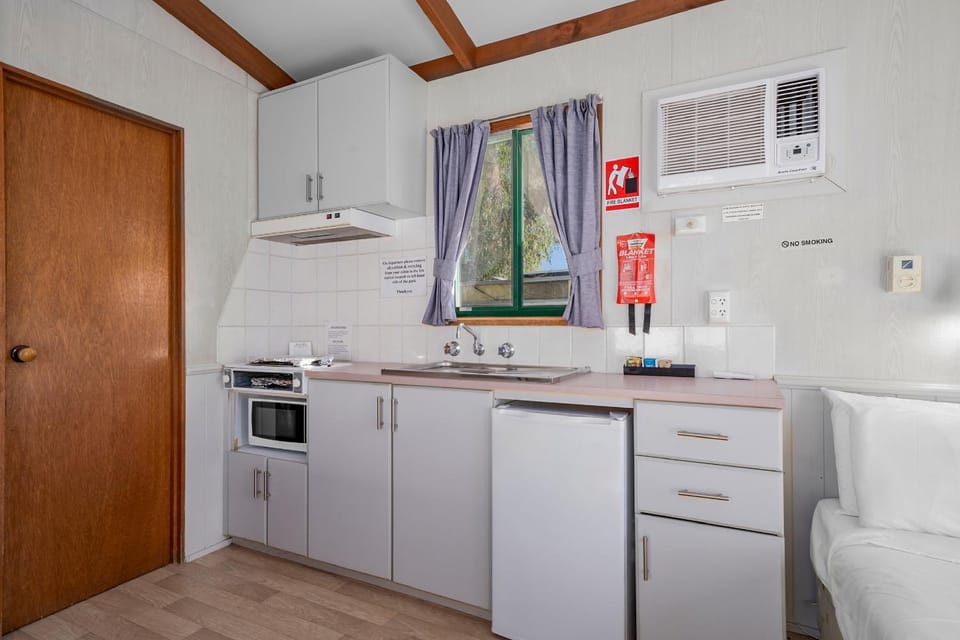 Albury Holiday Park Campground/ 
RV Resort in Albury