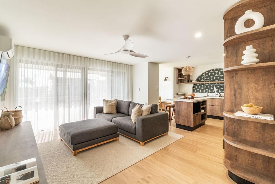 Kitchen or kitchenette, Living room