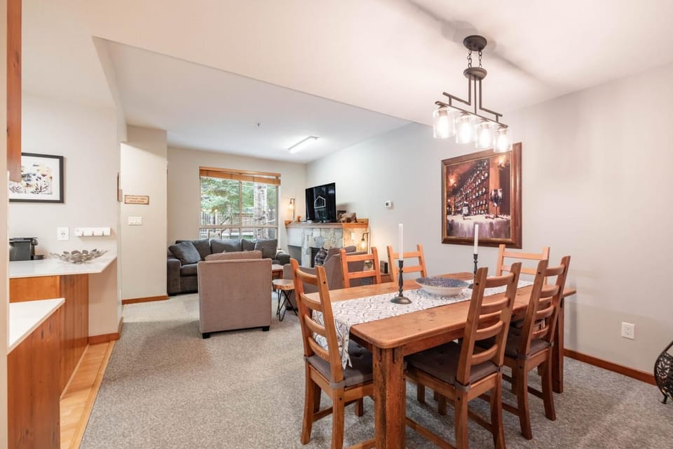 Seating area, Dining area