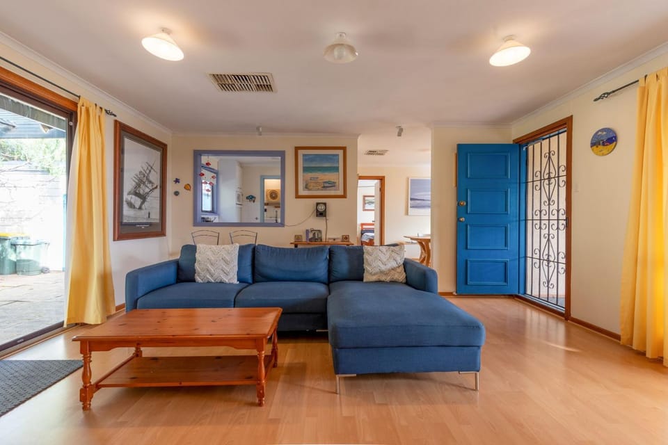 25 Elizabeth Crescent House in Carrickalinga