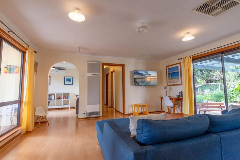 25 Elizabeth Crescent House in Carrickalinga