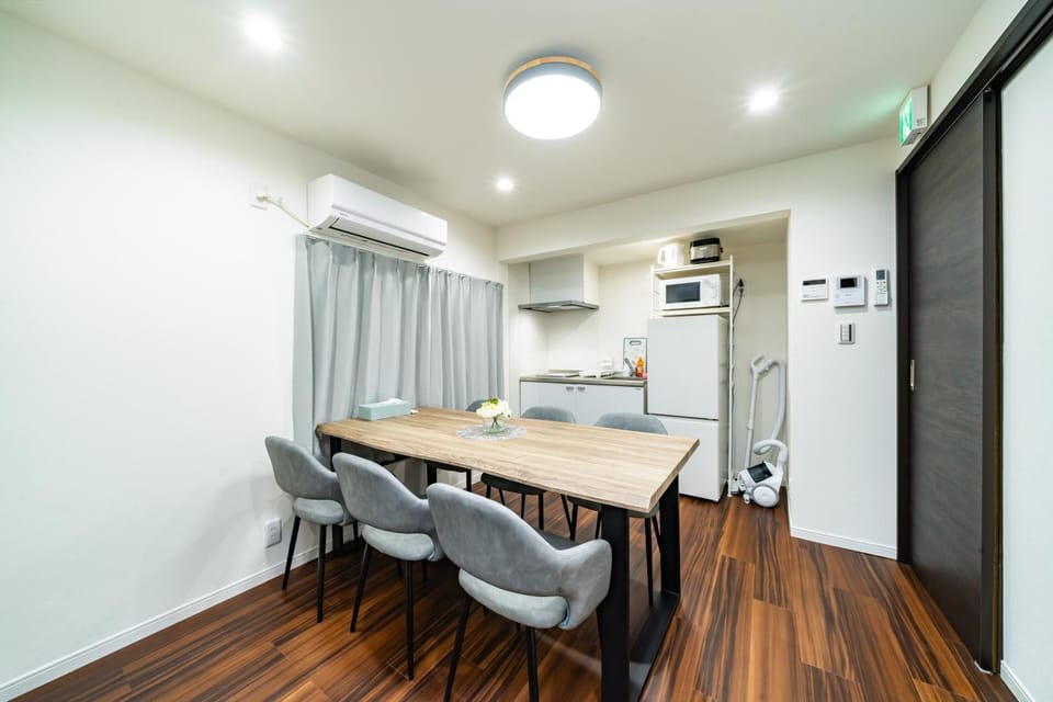 Kitchen or kitchenette, Dining area, stove