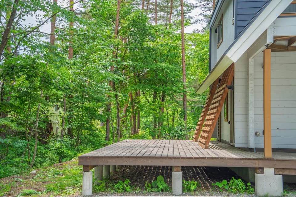 Property building, Spring, Day, Natural landscape, Garden, Garden view
