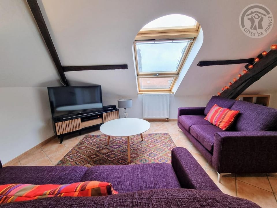 Appartement mansardé rénové à Rambouillet, 2 chambres, tout inclus, proche château et gare. - FR-1-527-47 Apartment in Île-de-France