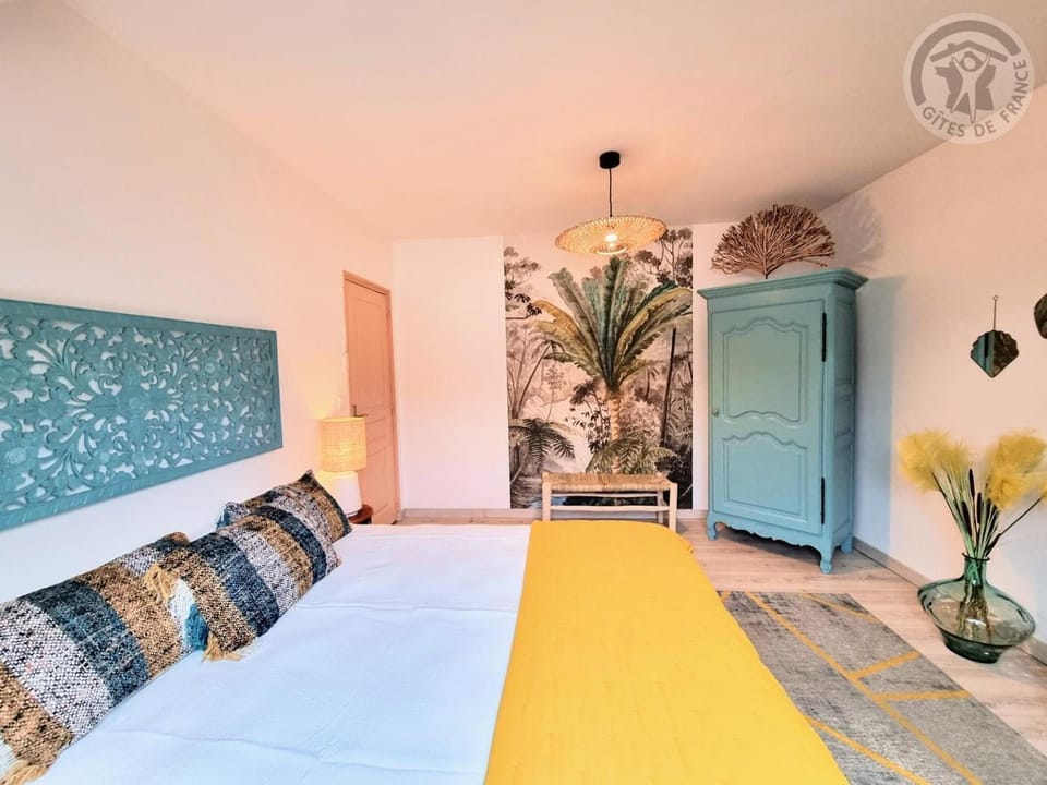 Appartement mansardé rénové à Rambouillet, 2 chambres, tout inclus, proche château et gare. - FR-1-527-47 Apartment in Île-de-France