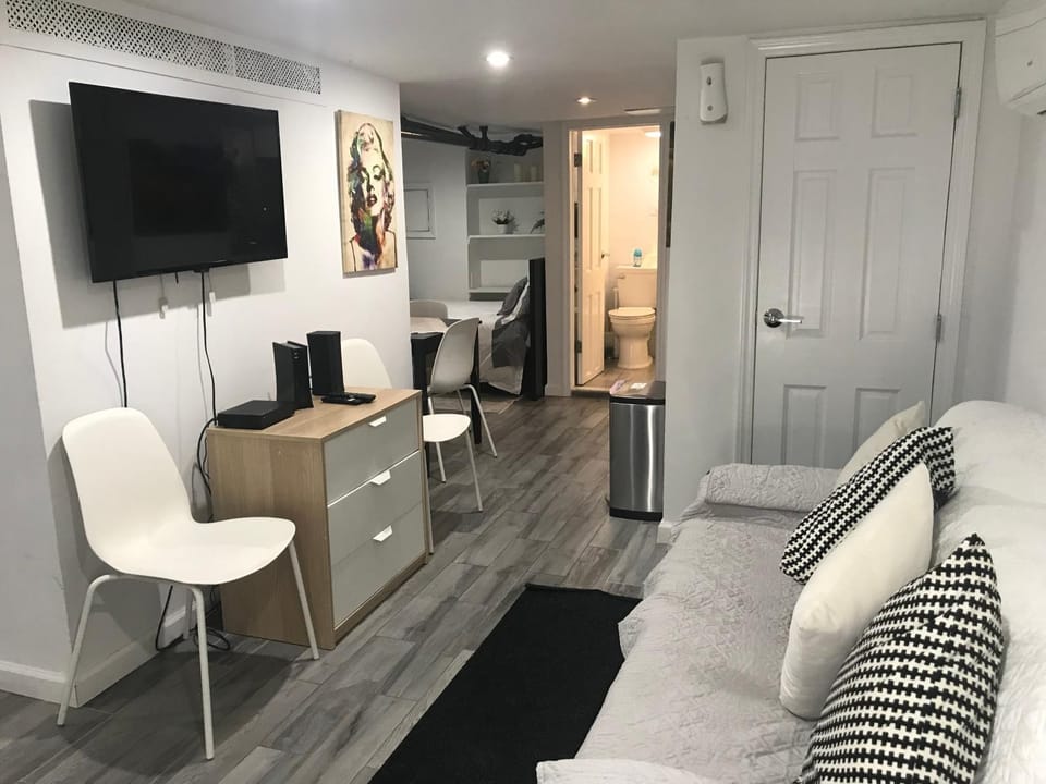 25-30 mins to Times Sq! Apartment in Queens