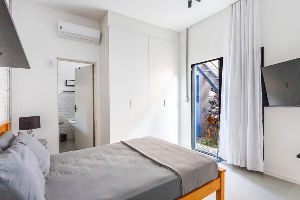 Bed, TV and multimedia, Bedroom, air conditioner