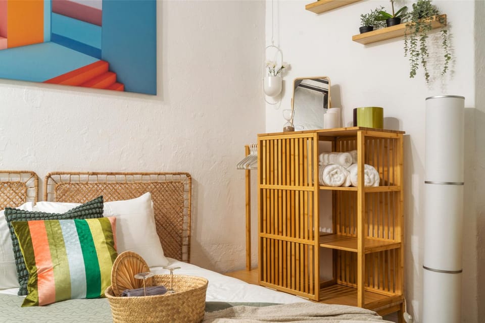 Bed, Bedroom, towels