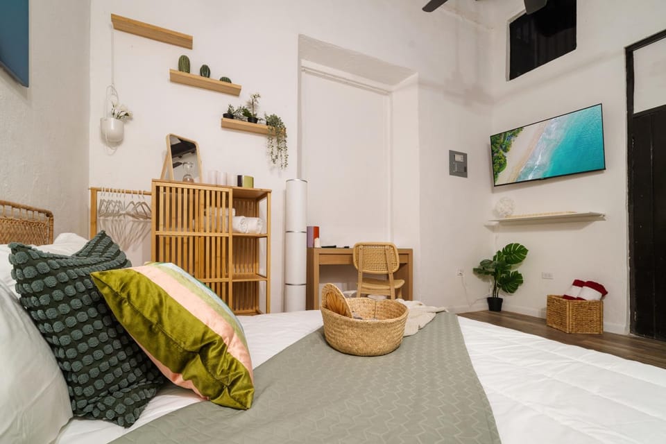 Communal lounge/ TV room, Seating area, air conditioner