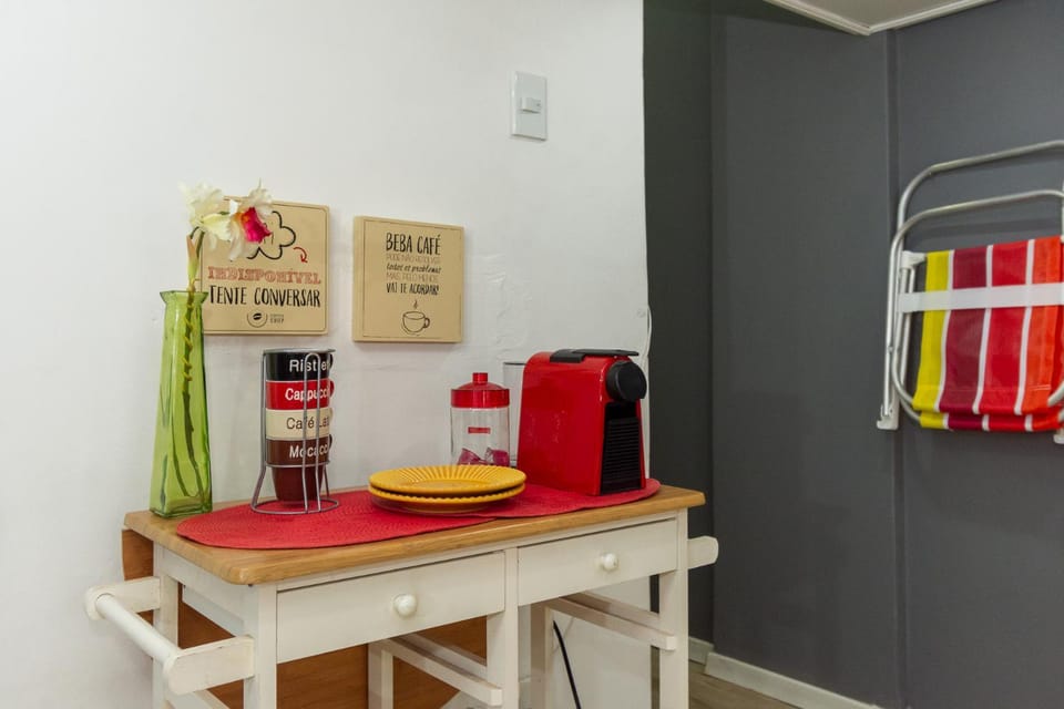 Kitchen or kitchenette, Food and drinks, Dining area