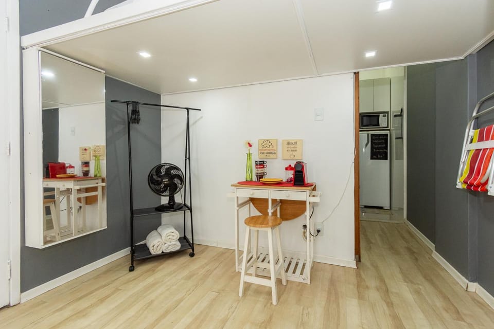 Kitchen or kitchenette, Dining area, minibar