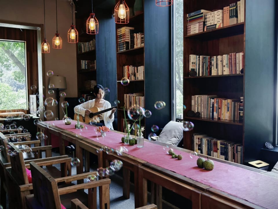Restaurant/places to eat, People, Library, Lounge or bar, Banquet/Function facilities