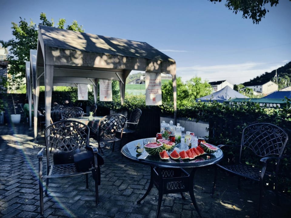 Property building, Day, Food and drinks, Dining area, Garden view
