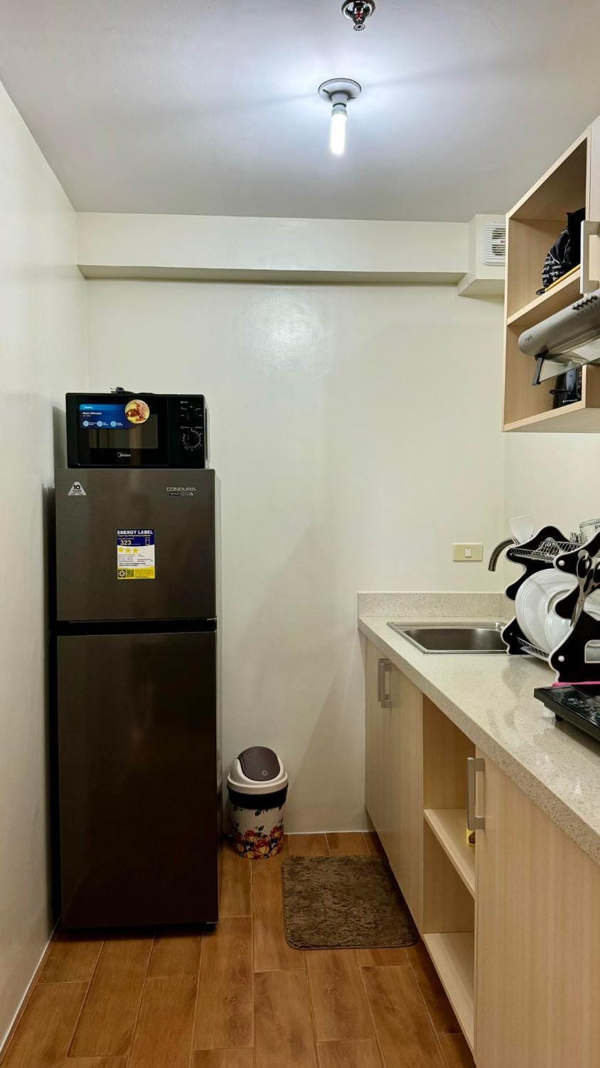 Kitchen or kitchenette, oven