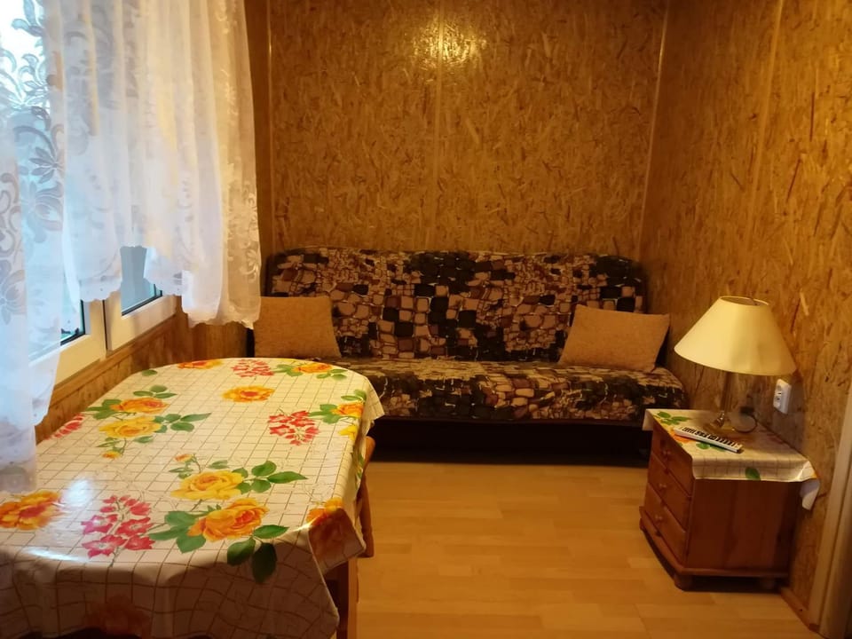 Bed, Photo of the whole room, Seating area