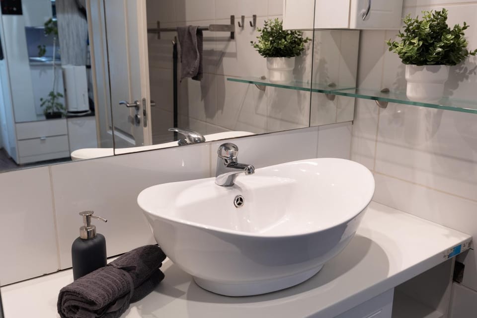 Bathroom, towels