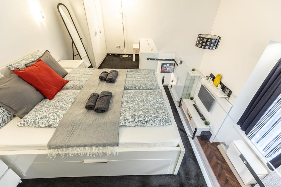 Bed, Bedroom, towels, air conditioner