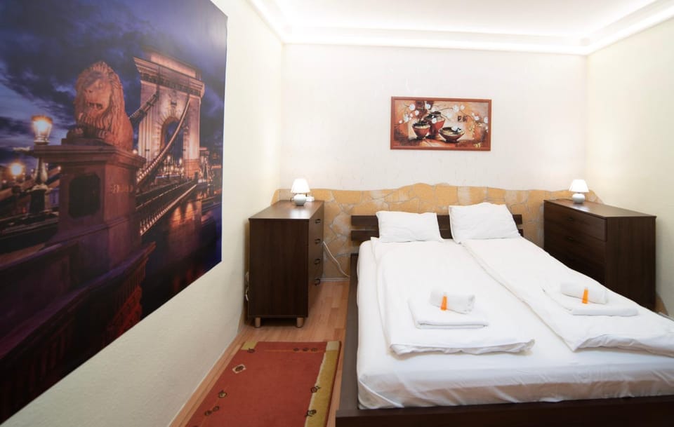 Bed, Bedroom, towels