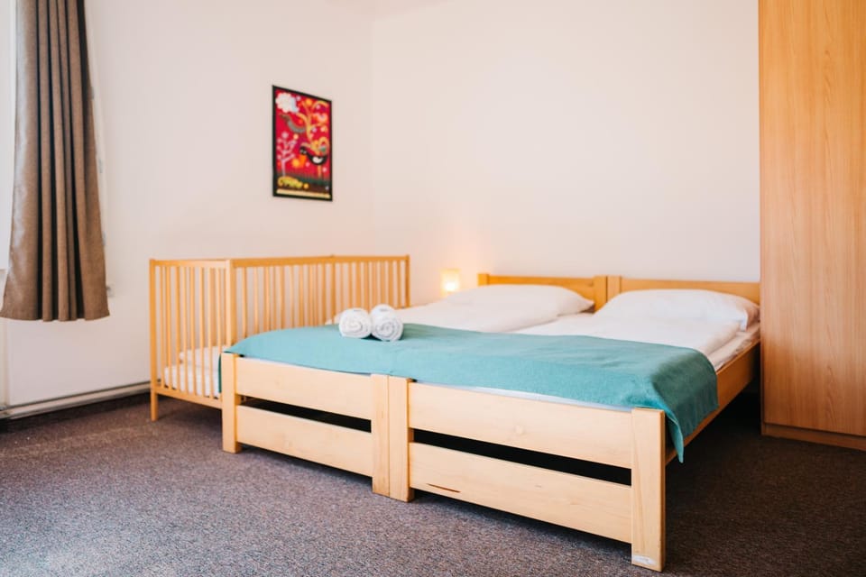 Bedroom, cot