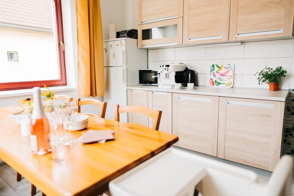 Coffee/tea facilities, Dining area, dishwasher, minibar, kitchen