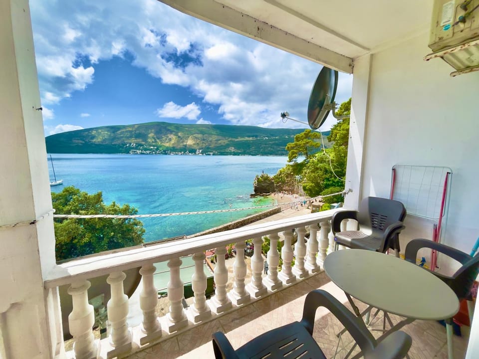 Central Beachfront stunning seaview terace free wifi Apartment in Dubrovnik-Neretva County