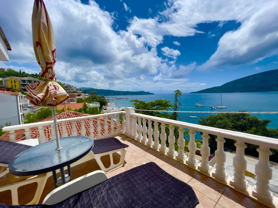 Central Beachfront stunning seaview terace free wifi Apartment in Dubrovnik-Neretva County