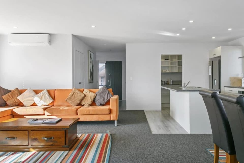 Huka Falls Getaway (Family escape) House in Taupo