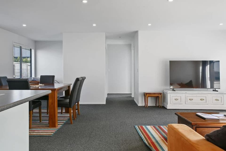 Huka Falls Getaway (Family escape) House in Taupo