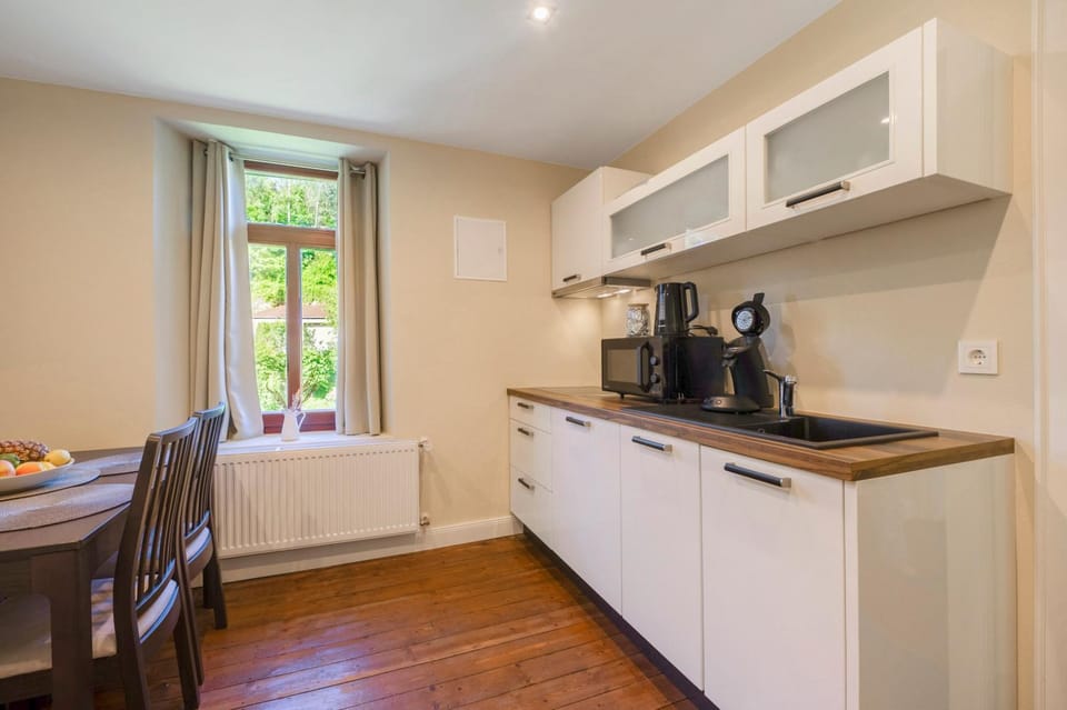 Property building, Kitchen or kitchenette, Living room
