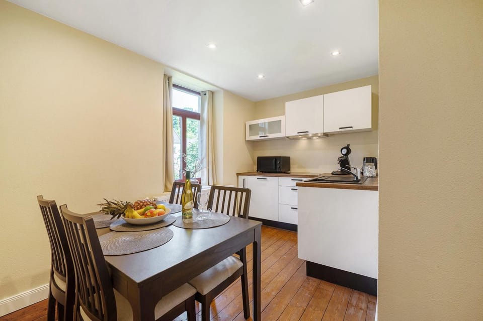 Property building, Kitchen or kitchenette, Living room