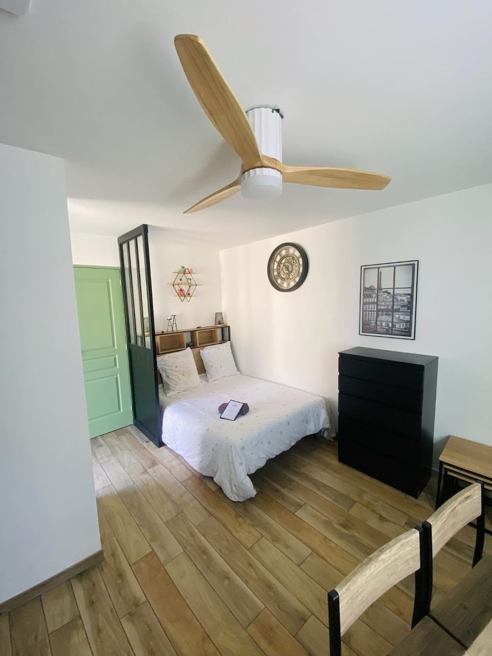 Photo of the whole room