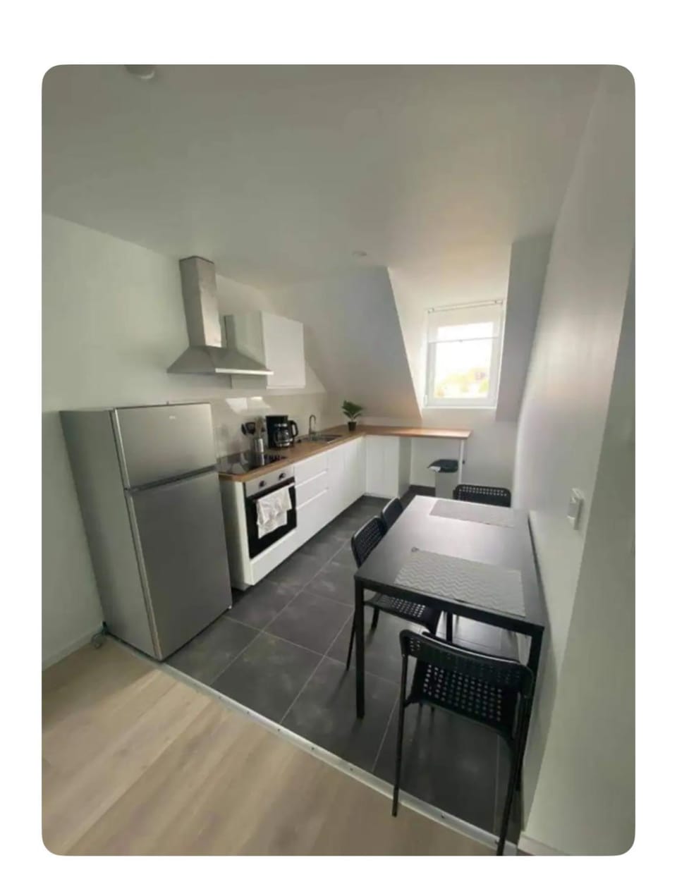 Kitchen or kitchenette, Dining area, oven, stove