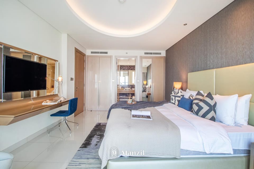 Bed, Living room, Photo of the whole room, Seating area, Bedroom