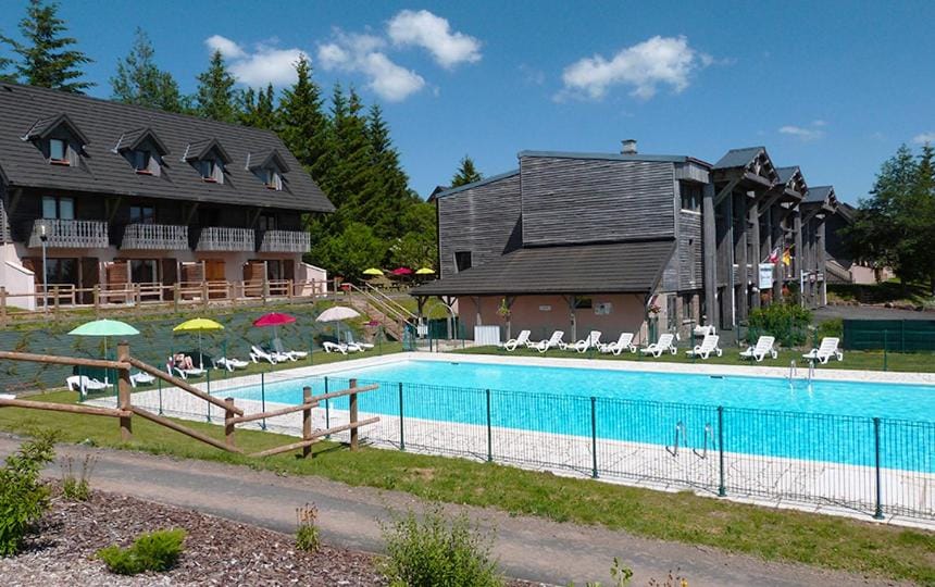 Pool view, Swimming pool, sunbed
